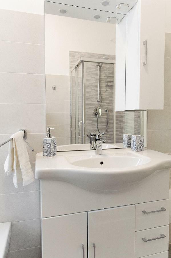 Da Olga Apartment Desenzano del Garda Bagian luar foto