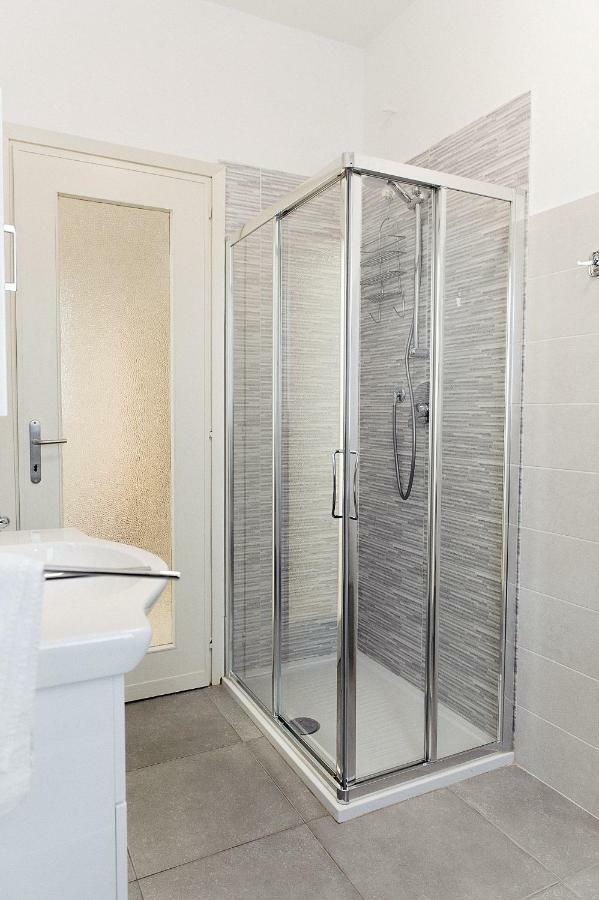 Da Olga Apartment Desenzano del Garda Bagian luar foto